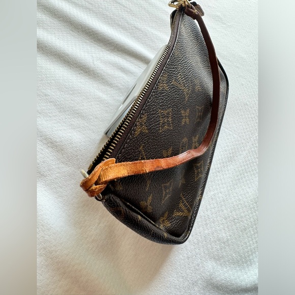 👩‍💼Louis Vuitton Pochette Accessoir - Picture 15 of 17
